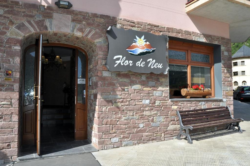 Hotel Flor De Neu El Pont de Suert Exterior foto
